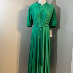 Elegant Green Pleated Dress